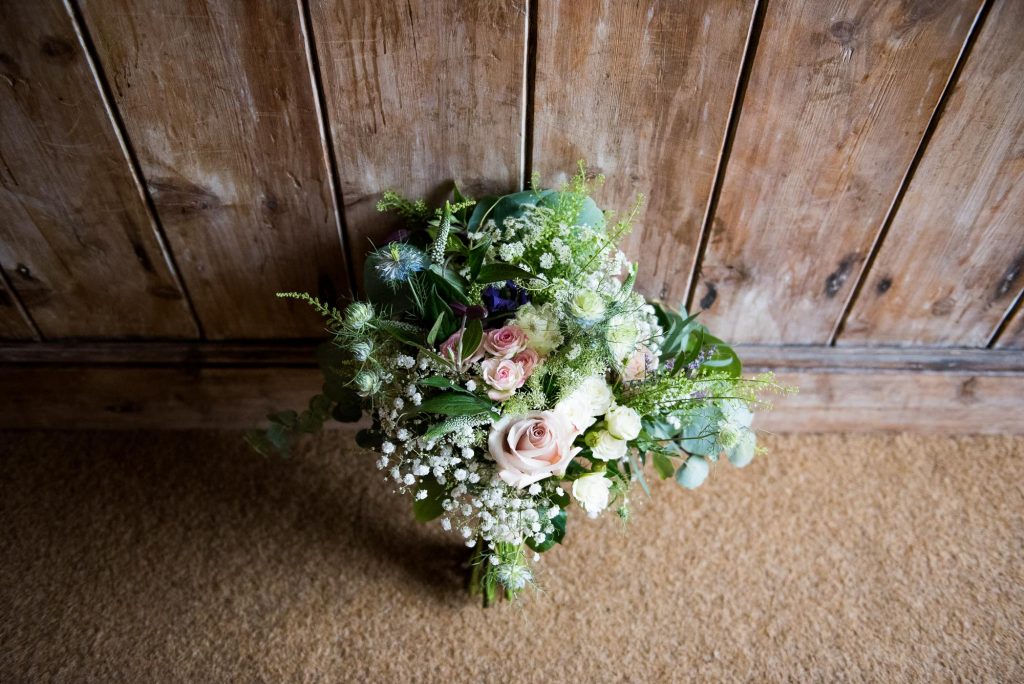 Natural wedding photography bridal bouquet