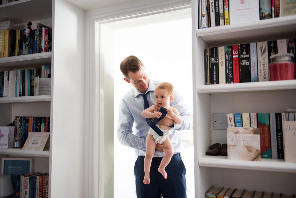 Natural and relaxed family photography at home