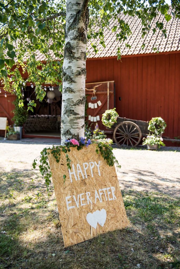 Destination Wedding Photography Sweden - Home made wedding sign