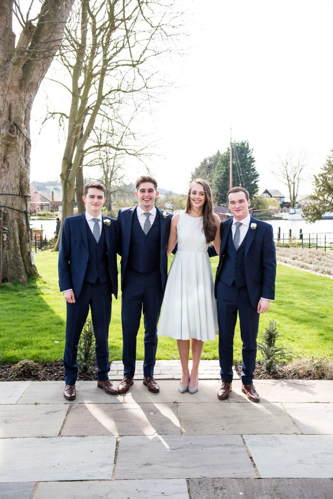 relaxed wedding group photography