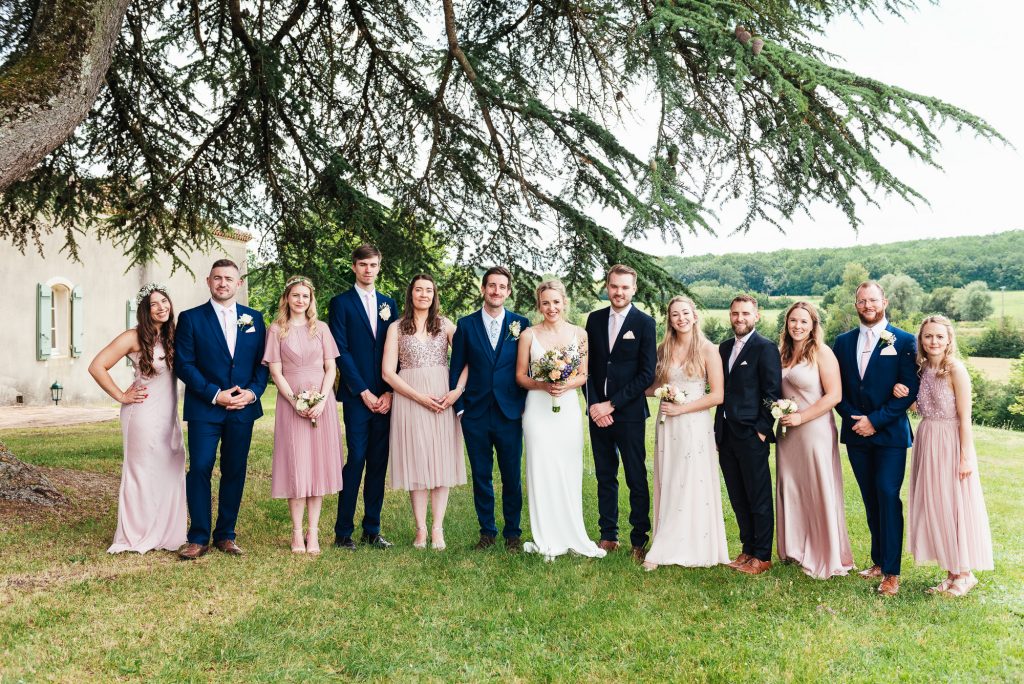 Relaxed group wedding photography France