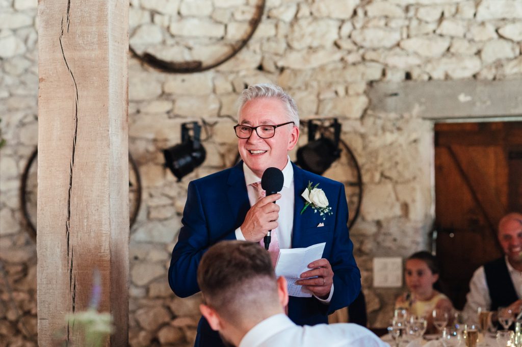 Relaxed wedding speech photography