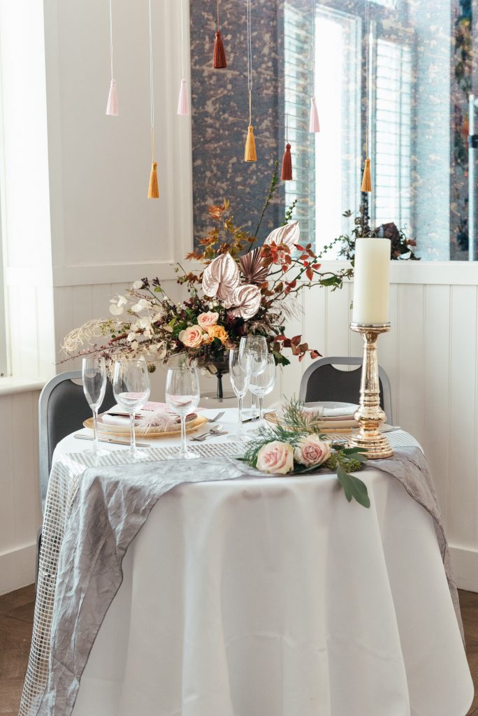 Modern and chic wedding table decor
