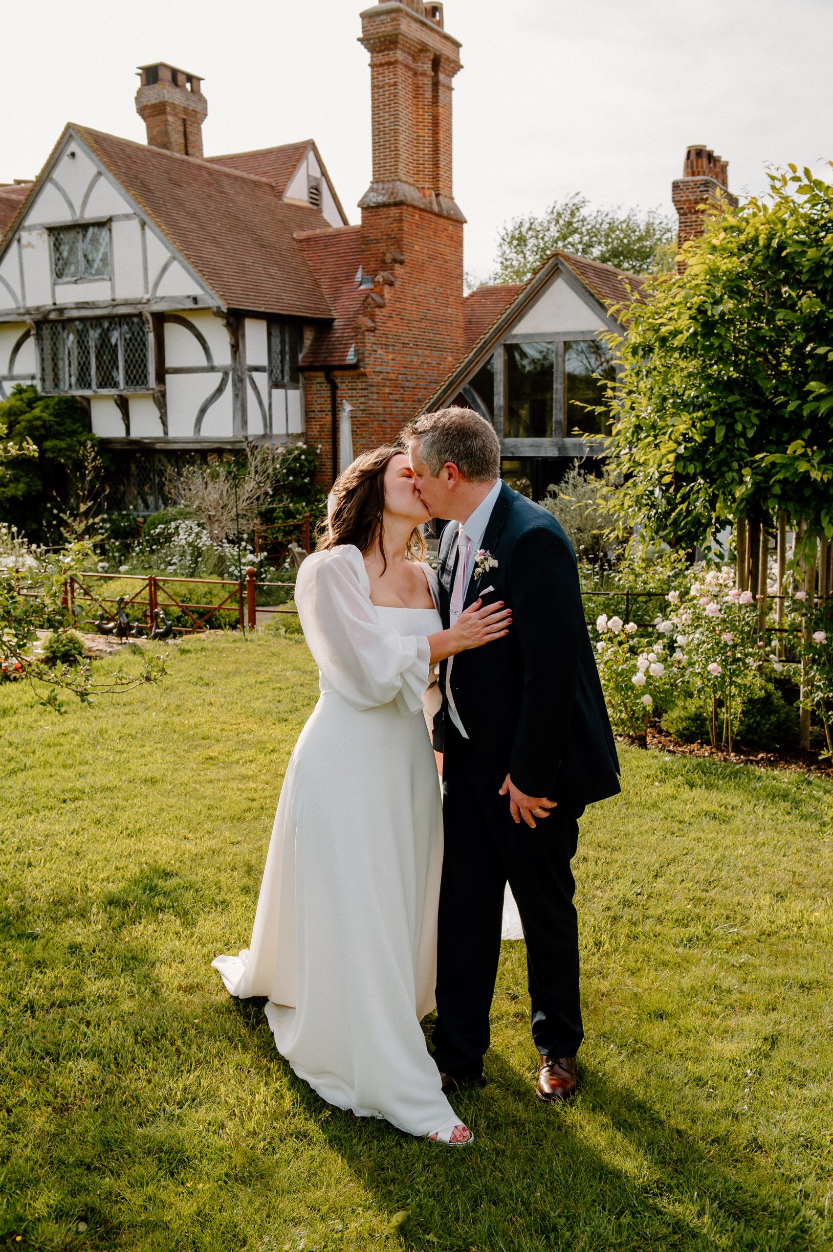 Natural Surrey Wedding Photography - Jessica Grace Photography