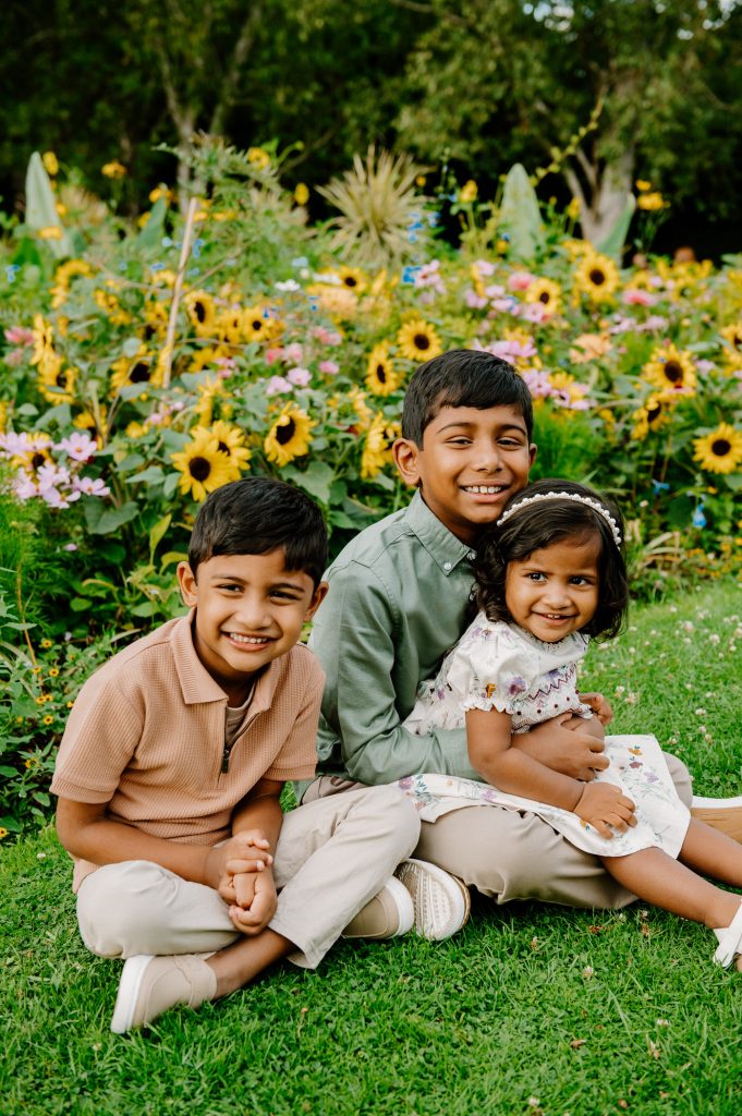 Natural Sibling Family Portrait. Richmond Park Family Shoot.