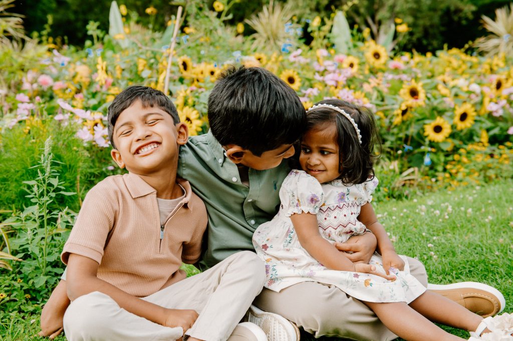 Natural Sibling Family Portrait. Richmond Park Family Shoot.