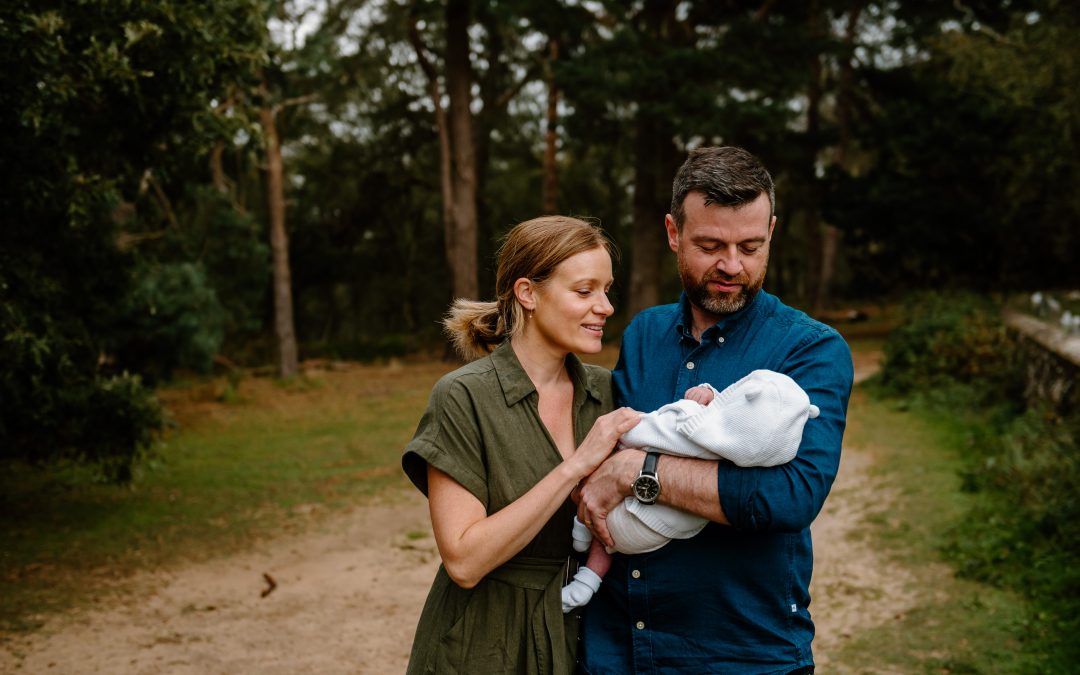 Surrey Family Photography – Outdoor Newborn Family Shoot
